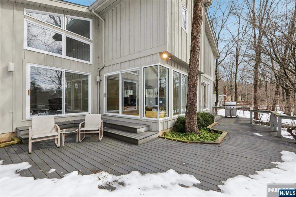 5 Bedroom Single Family Home/House's Image 41