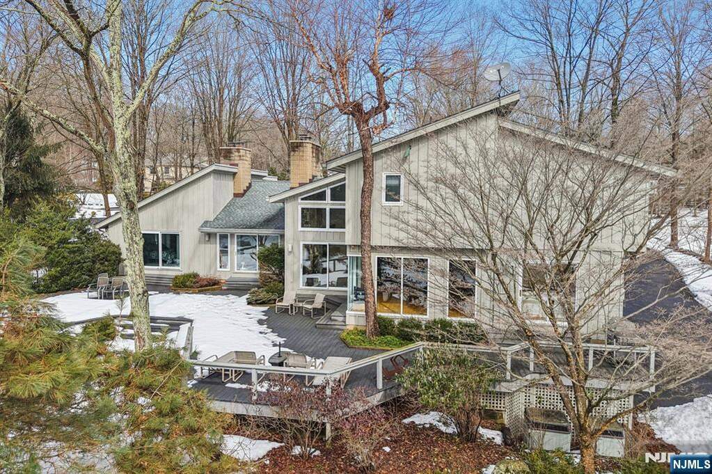 5 Bedroom Single Family Home/House's Image 43