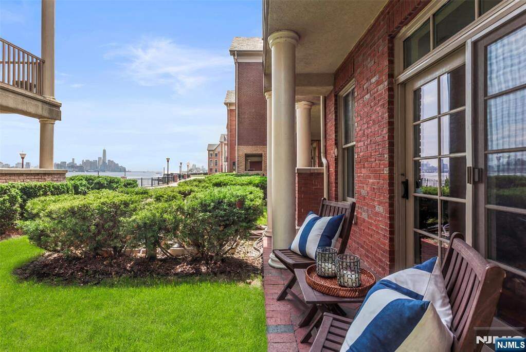 4 Bedroom Villa/Townhouse's Image 18
