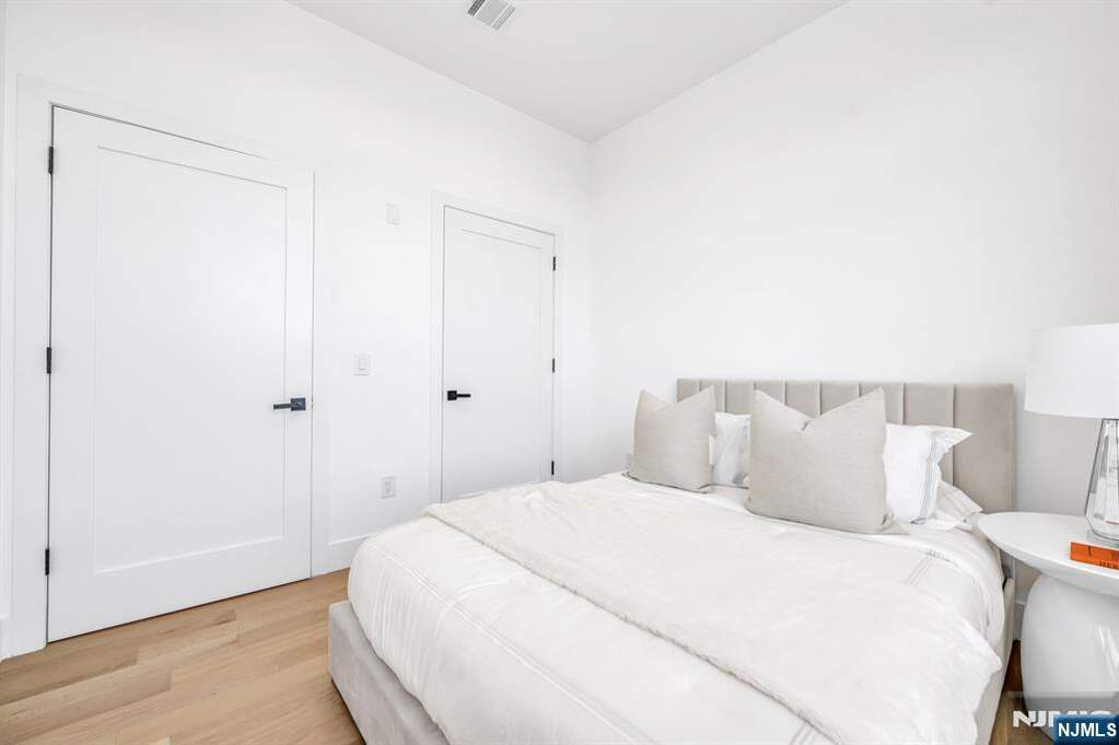 2 Bedroom Apartment/Flat's Image 10