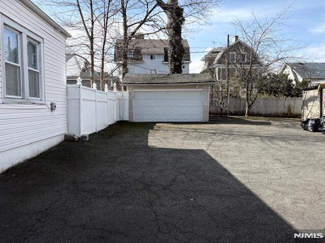 4 Bedroom Single Family Home/House's Image 3