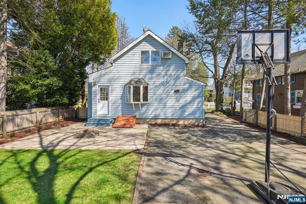 2 Bedroom Single Family Home/House's Image 16