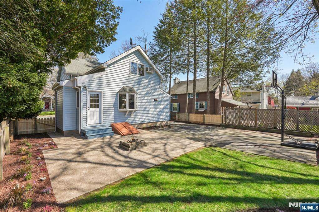 2 Bedroom Single Family Home/House's Image 17
