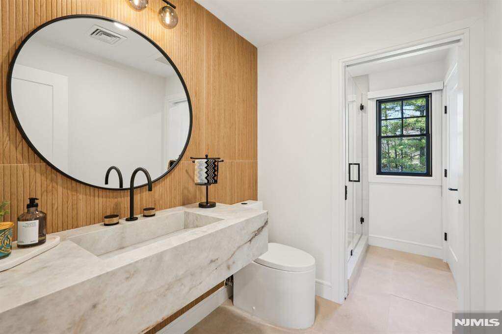 5 Bedroom Single Family Home/House's Image 15