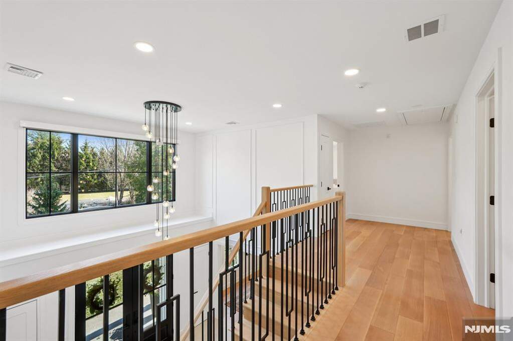 5 Bedroom Single Family Home/House's Image 19