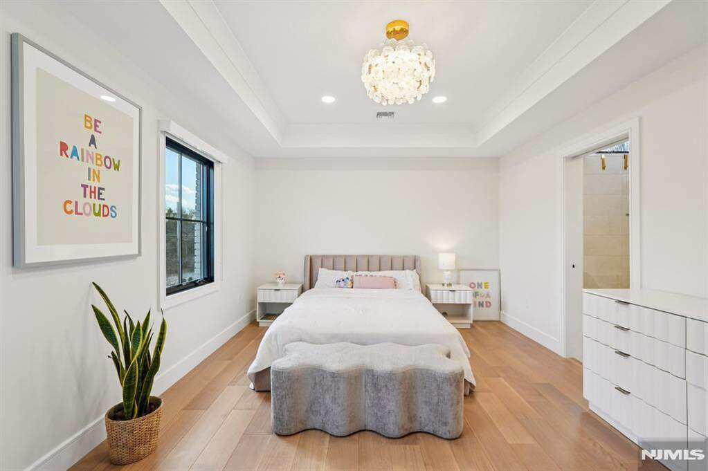 5 Bedroom Single Family Home/House's Image 21