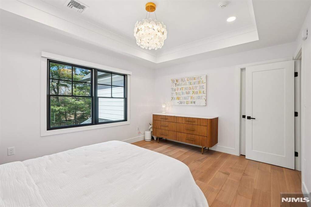 5 Bedroom Single Family Home/House's Image 25