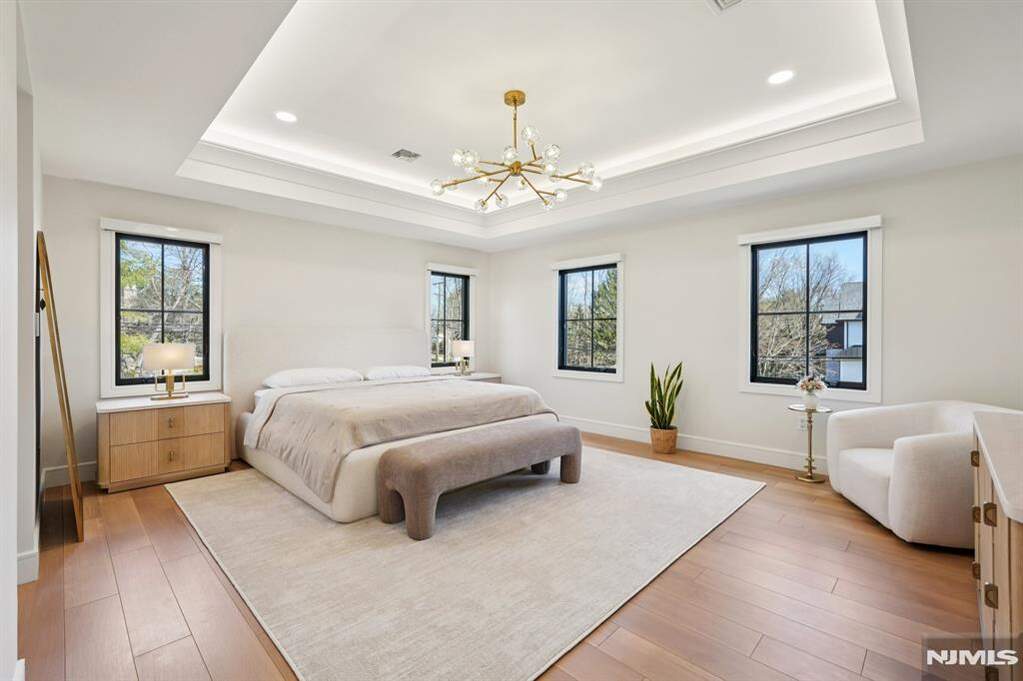 5 Bedroom Single Family Home/House's Image 29