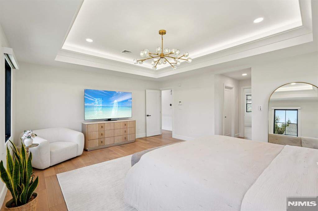 5 Bedroom Single Family Home/House's Image 30