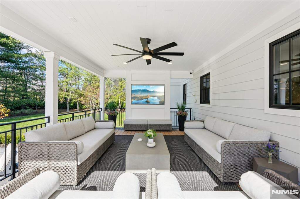 5 Bedroom Single Family Home/House's Image 41