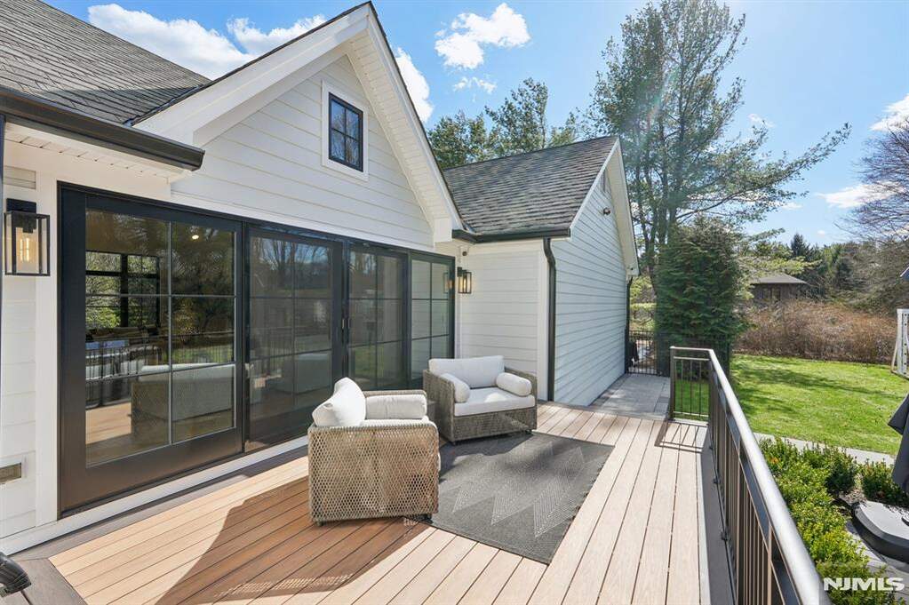 5 Bedroom Single Family Home/House's Image 42