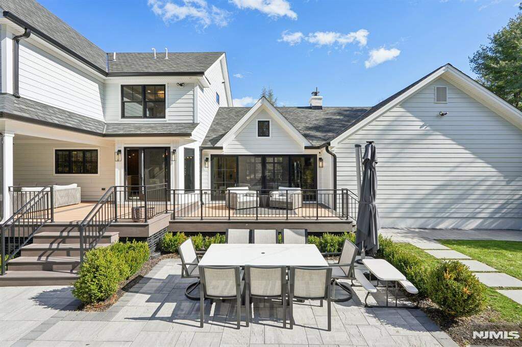 5 Bedroom Single Family Home/House's Image 43