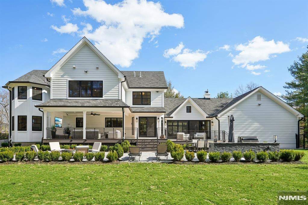 5 Bedroom Single Family Home/House's Image 46