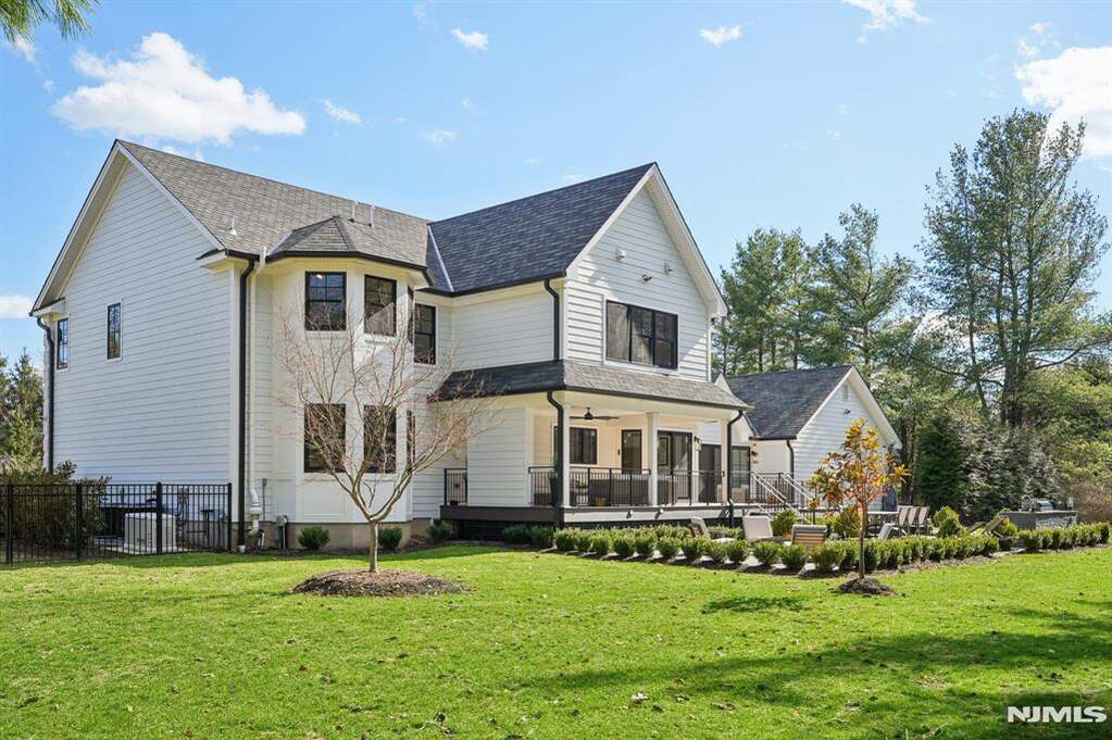 5 Bedroom Single Family Home/House's Image 47