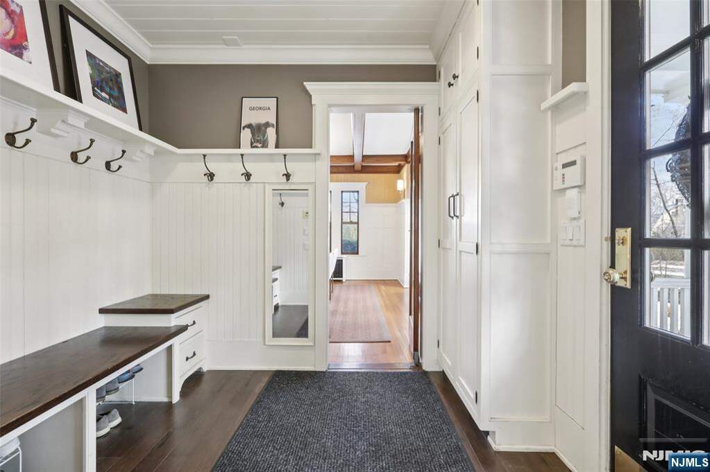 6 Bedroom Single Family Home/House's Image 17