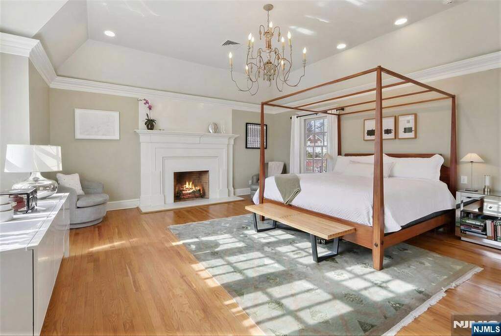 6 Bedroom Single Family Home/House's Image 19