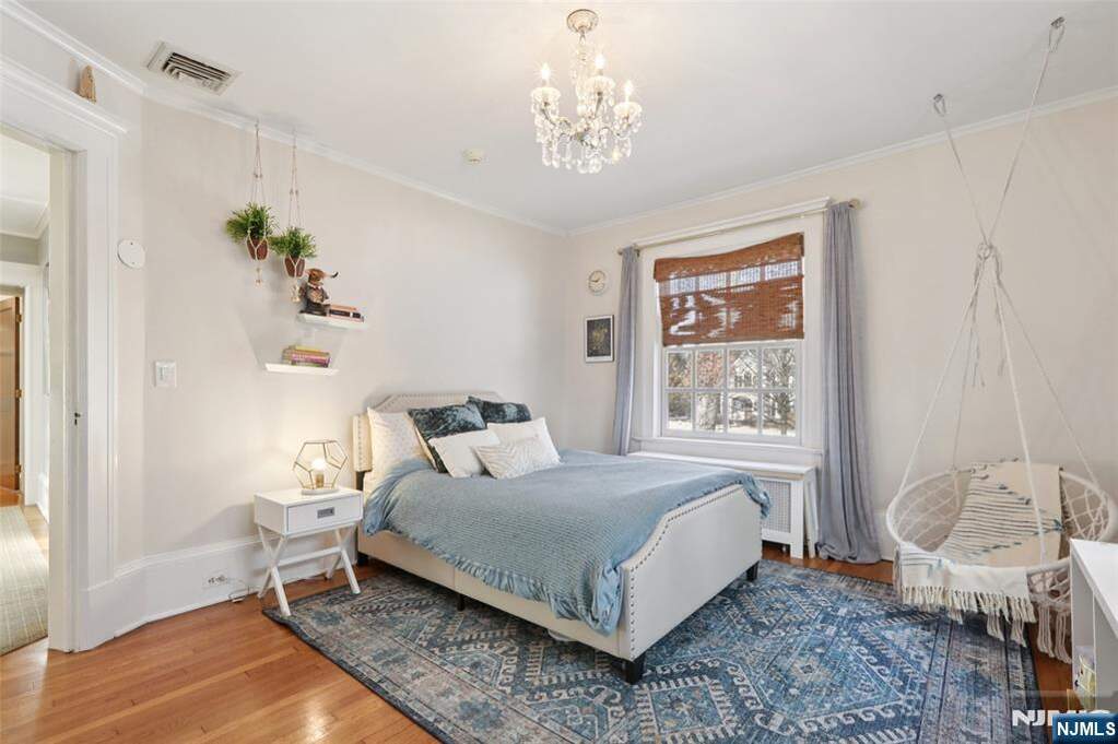 6 Bedroom Single Family Home/House's Image 28