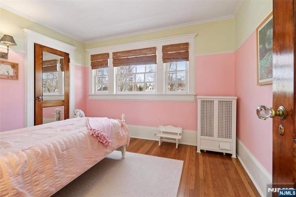 6 Bedroom Single Family Home/House's Image 29