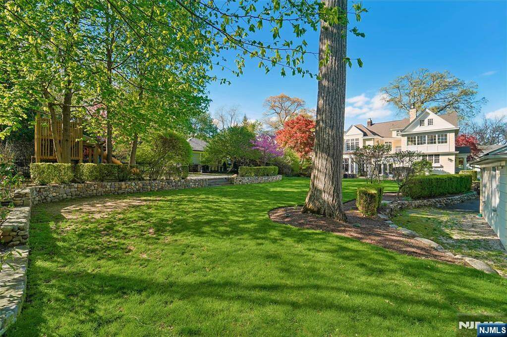 6 Bedroom Single Family Home/House's Image 40