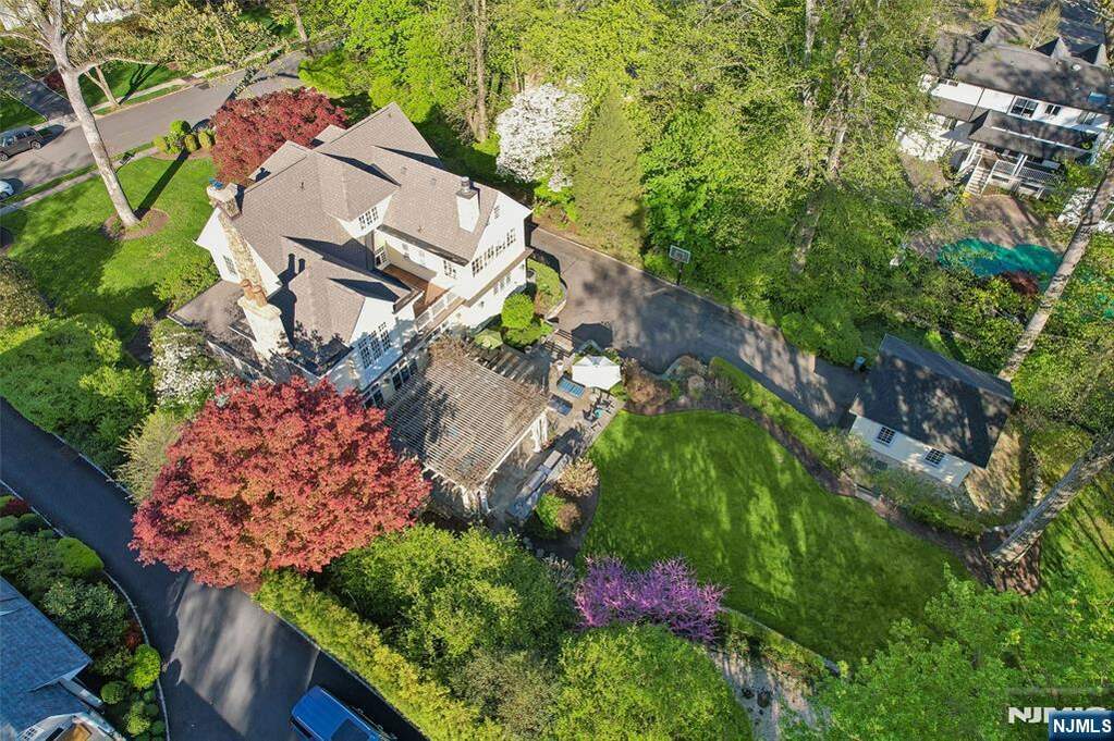 6 Bedroom Single Family Home/House's Image 44