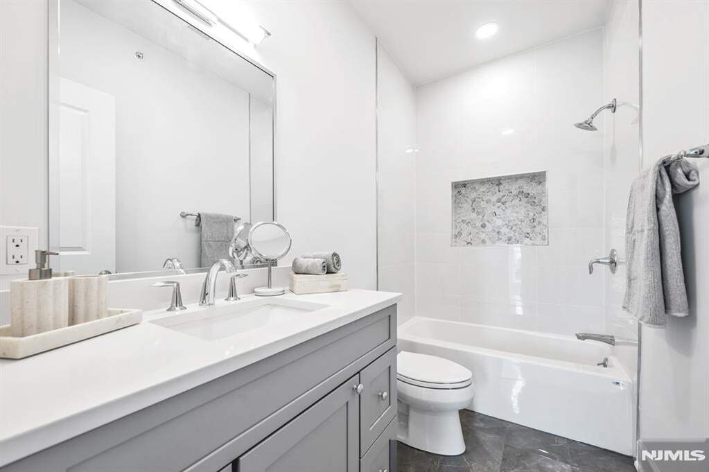 3 Bedroom Villa/Townhouse's Image 33