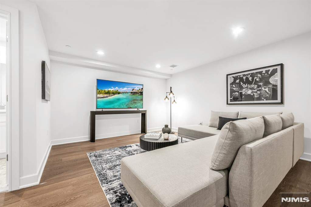 3 Bedroom Villa/Townhouse's Image 37
