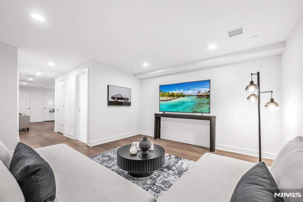 3 Bedroom Villa/Townhouse's Image 38