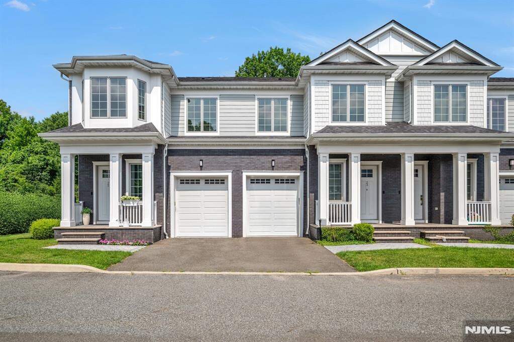 3 Bedroom Villa/Townhouse's Image 46
