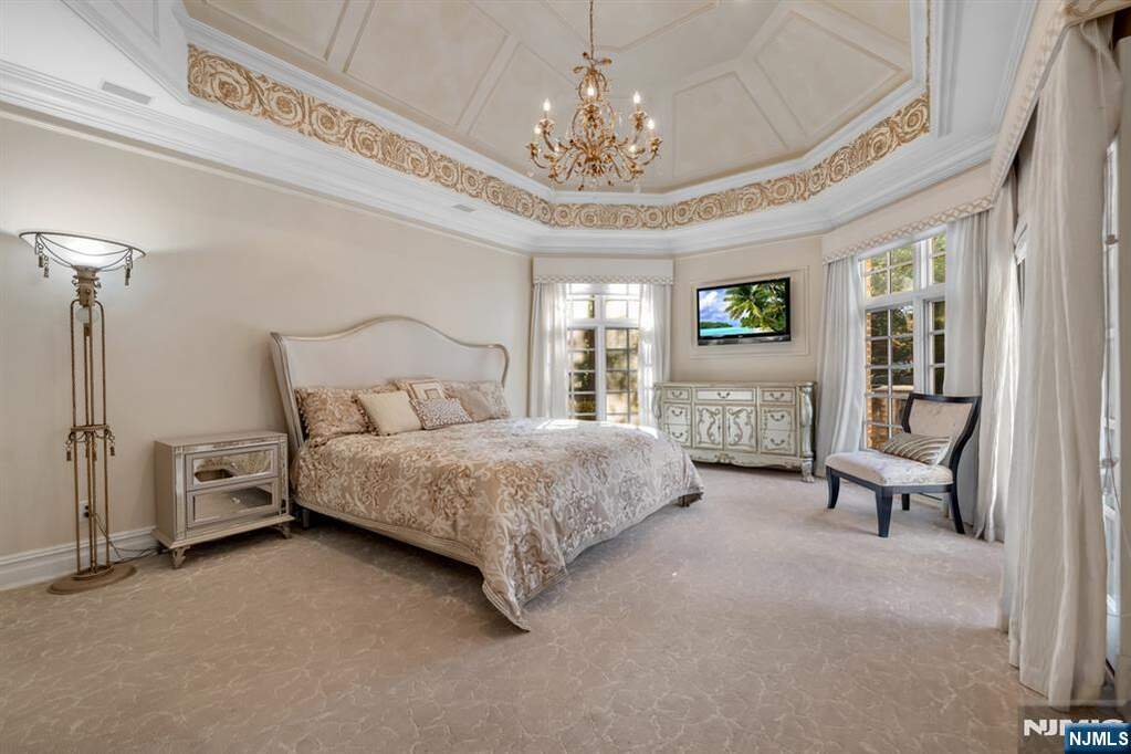5 Bedroom Single Family Home/House's Image 20