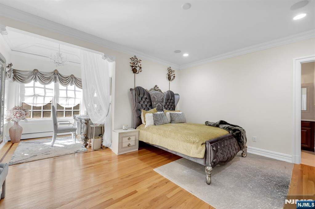 5 Bedroom Single Family Home/House's Image 26