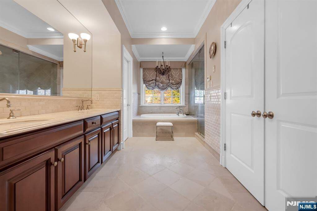 5 Bedroom Single Family Home/House's Image 29