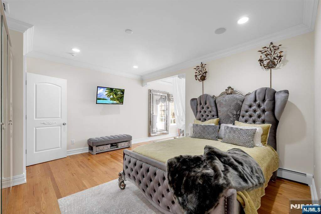 5 Bedroom Single Family Home/House's Image 30