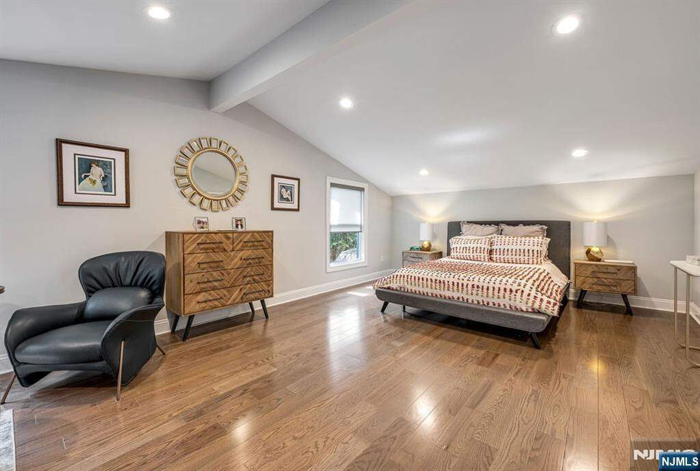 4 Bedroom Single Family Home/House's Image 15