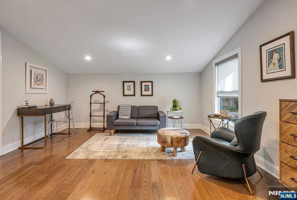 4 Bedroom Single Family Home/House's Image 16