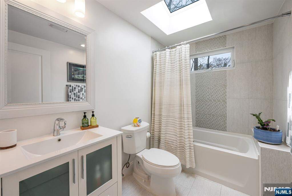 4 Bedroom Single Family Home/House's Image 21