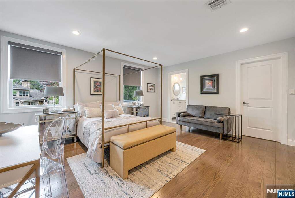 4 Bedroom Single Family Home/House's Image 22