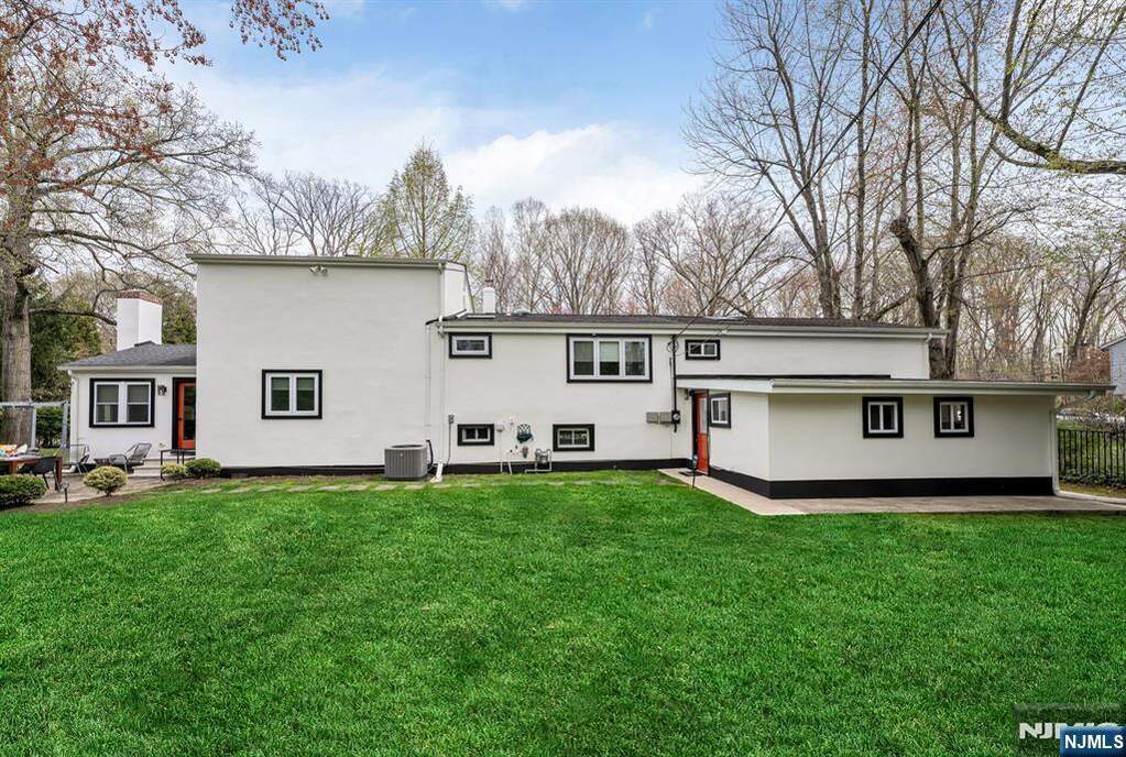4 Bedroom Single Family Home/House's Image 33