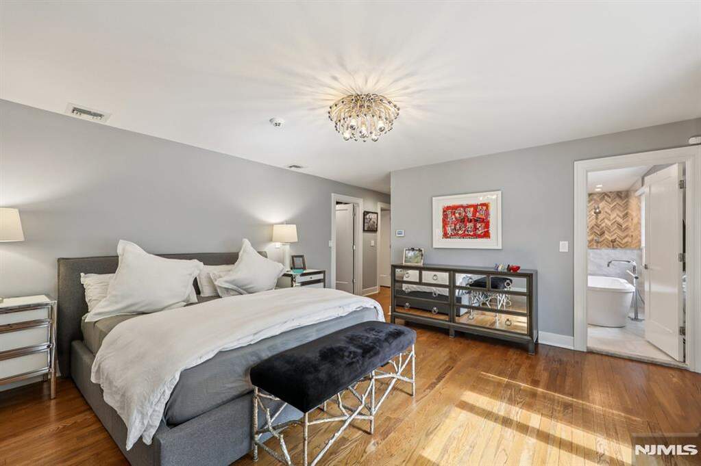 4 Bedroom Single Family Home/House's Image 13