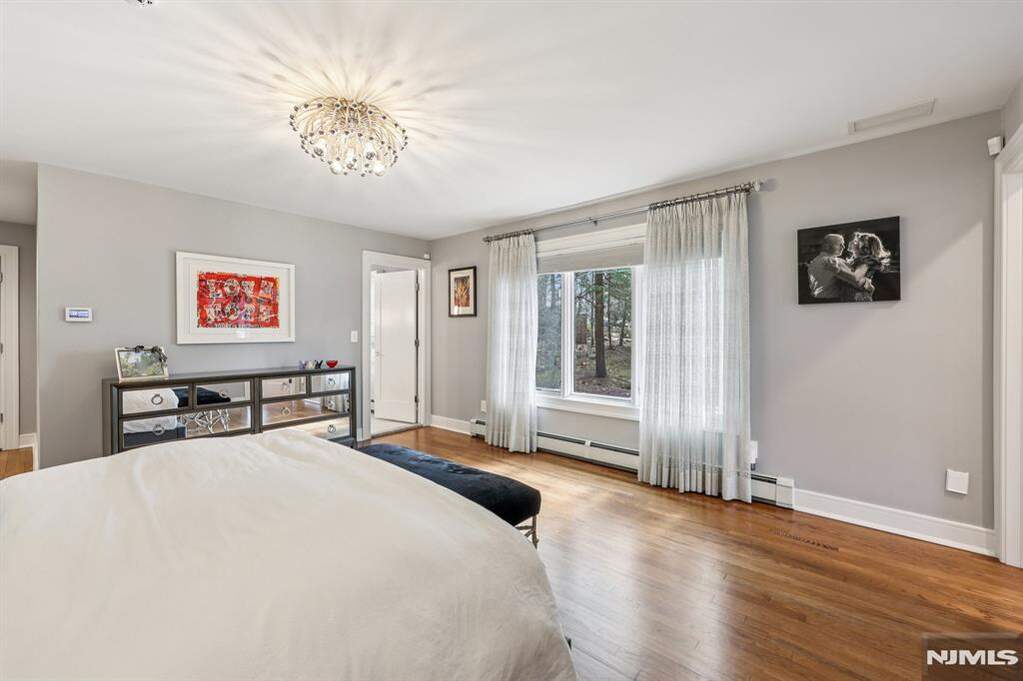 4 Bedroom Single Family Home/House's Image 14