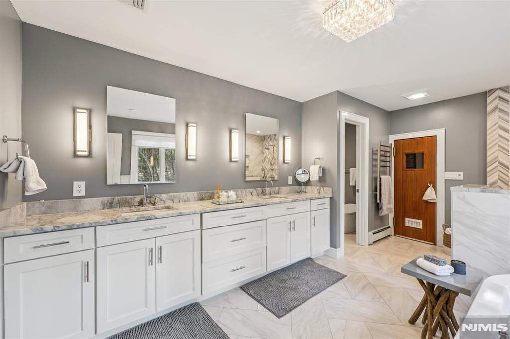 4 Bedroom Single Family Home/House's Image 18