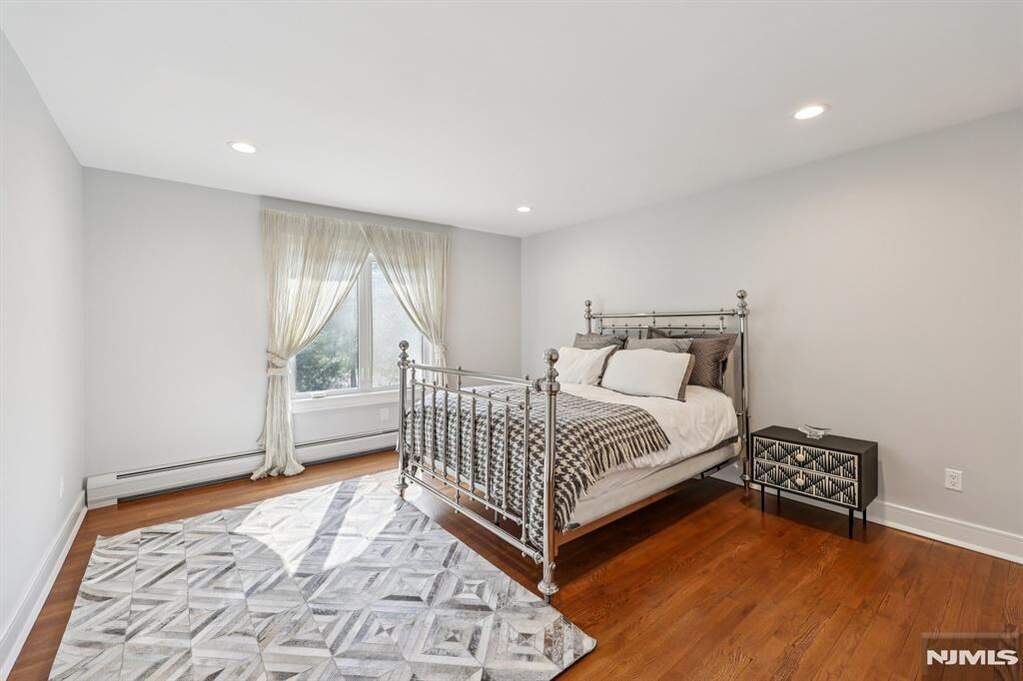 4 Bedroom Single Family Home/House's Image 24