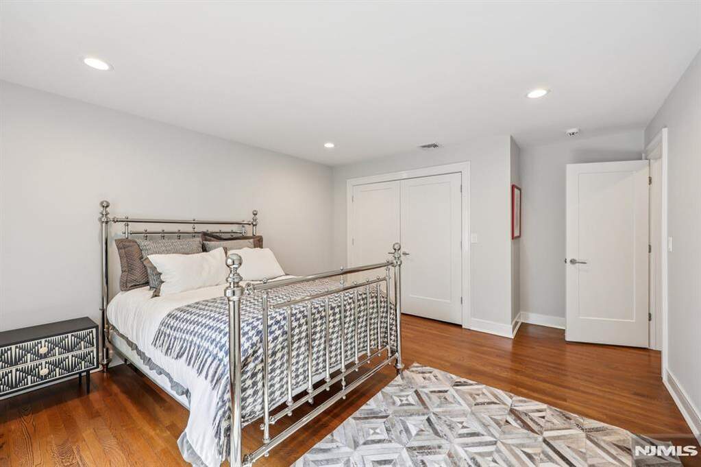 4 Bedroom Single Family Home/House's Image 25