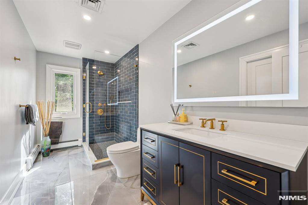 4 Bedroom Single Family Home/House's Image 26