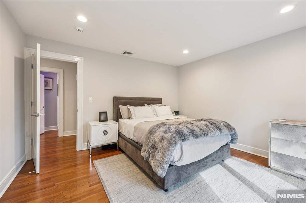 4 Bedroom Single Family Home/House's Image 28