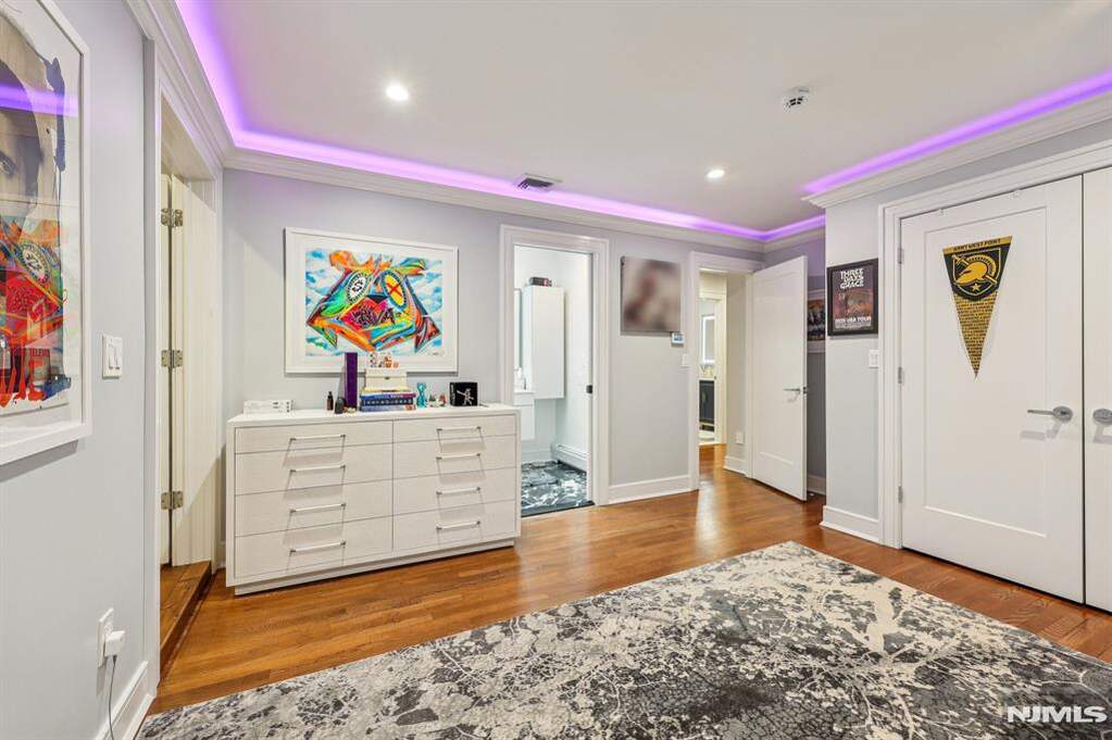 4 Bedroom Single Family Home/House's Image 32