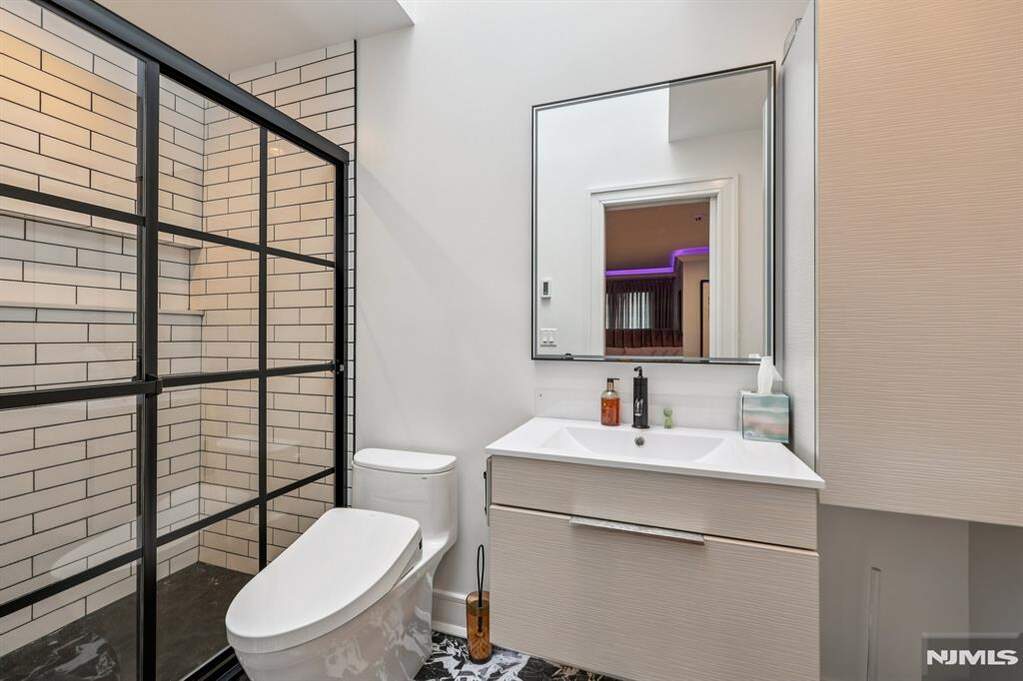 4 Bedroom Single Family Home/House's Image 33