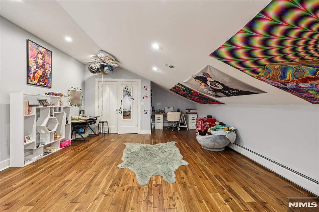 4 Bedroom Single Family Home/House's Image 34