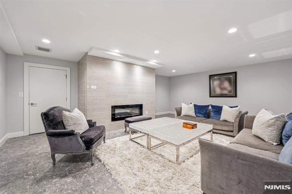 4 Bedroom Single Family Home/House's Image 36