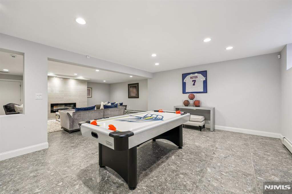 4 Bedroom Single Family Home/House's Image 37