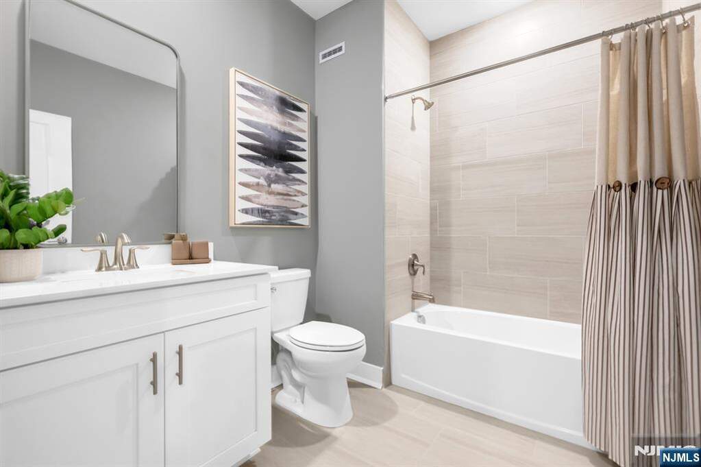 3 Bedroom Villa/Townhouse's Image 25